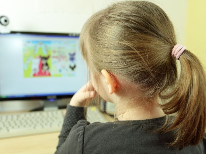 Jak zadbać o bezpieczeństwo w sieci u dzieci?